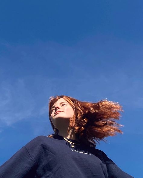 Sarah 🌻 on Instagram: “Look at the sky. #sky#pinterest#ginger#cupperhair#summervibes#aesthetic” Sky People Aesthetic, Girl Looking Up At Sky, Sky Reference, Sky Portrait, Looking At The Sky, Blue Sky Photography, Inktober 2024, Vsco Photography, Up To The Sky