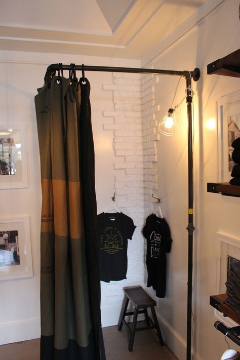 Dressing Rooms Ideas, Portable Changing Room, Brick Corner, Boutique Dressing Room, Diy Dressing, Clamp Light, Clothing Store Interior, Clothing Store Design, Store Design Boutique