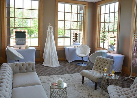 Bridal Sweet Room Ideas, Room Decor Tutorial, Comfortable Modern Furniture, Bridal Suite Room, Bride Dressing Room, Bridal Suite Decor, Bridal Room Decor, Bridal Dressing Room, Suite Decor