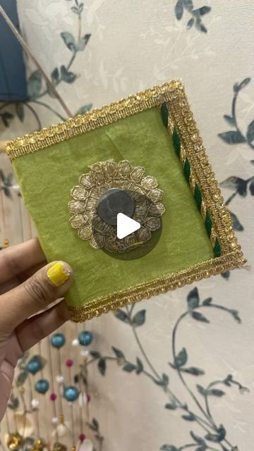 Handmade Giveaways Ideas, Handmade Diwali Gift Ideas, Shagun Envelopes Handmade Diy, Diy Diwali Gifts Handmade, Diy Shagun Envelopes, Handmade Money Envelopes, Fancy Envelopes Diy, Decorative Envelopes Diy, Fabric Crafts Diy Handmade Gifts Ideas