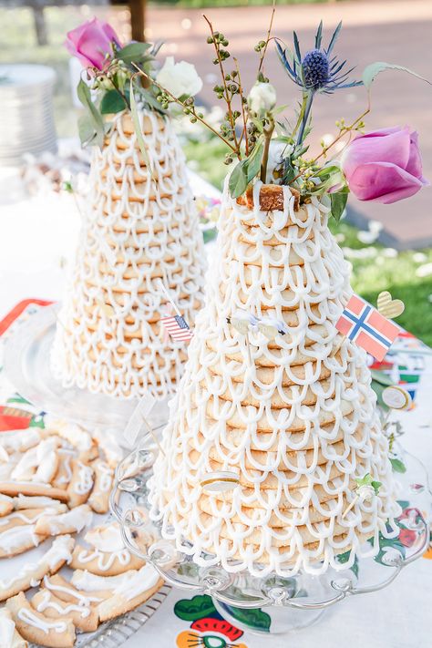 Kransekake Wedding cake Scandinavian Wedding Cake, Danish Wedding Cake, Norwegian Wedding Cake, Kransekake Wedding, Norway Wedding, Cakes Unique, Norwegian Wedding, Scandinavian Wedding, Swedish Wedding