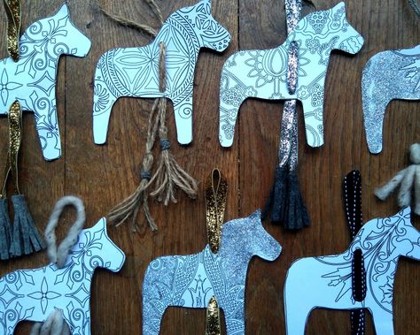 Hygge Printable, Norwegian Crafts, Scandinavian Christmas Diy, Horse Decorations, Nordic Folk Art, Card Making Kids, Horse Cards, Horses Equestrian, Christmas Horses