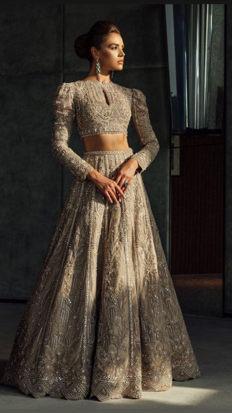 Beige Lehenga, Indian Wedding Gowns, Indian Outfits Lehenga, Wedding Lehenga Designs, Indian Bride Outfits, Traditional Indian Dress, Indian Dresses Traditional, Traditional Indian Outfits, Indian Bridal Dress