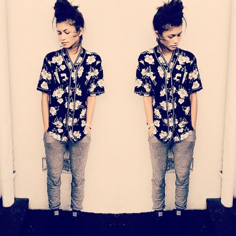 Exotic Zendaya Outfits Tomboys, Black Floral Shirt, Tomboy Look, Zendaya Outfits, Zendaya Style, Zendaya Coleman, Tomboy Outfits, Tomboy Style Outfits, Casual Hairstyles