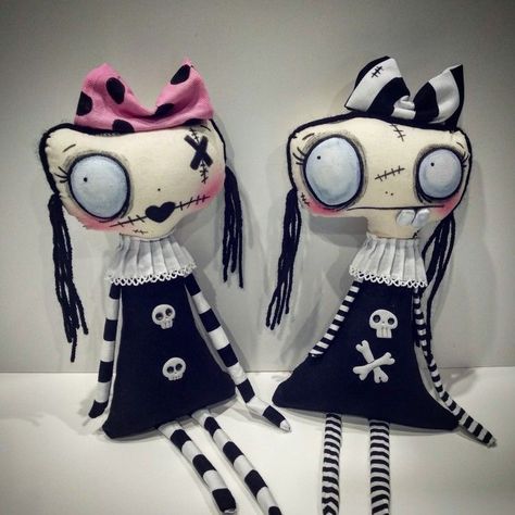 Goth Dolls, Weird Sisters, Zombie Dolls, Stuffed Dolls, Creation Art, Ugly Dolls, Scary Dolls, Art Dolls Cloth, Gothic Dolls