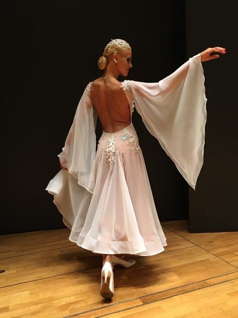 Dancing Dress Latin, Smooth Ballroom Dress, Ballroom Dress Inspiration, Ballroom Fashion, Waltz Dress, Dancing Dresses, Dancesport Dresses, Ballroom Gowns, Ballroom Costumes