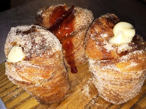 London bakery introduces UK's first croissant-muffin hybrid, 'the cruffin' London Bakery, Cruffin Recipe, Sacrament Of Confirmation, Cafe Desserts, Kpop Idol Dr, Kouign Amann, Breakfast Brunch Recipes, Local News, Custard