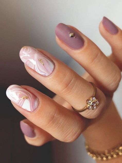 Gray-purple and marble nails