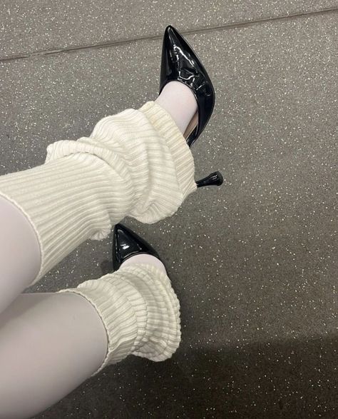 Leg Warmers Heels, Heels And Leg Warmers, Heels With Leg Warmers, Leg Warmers And Heels, Socks And Heels, Aesthetic Shoes, Pretty Shoes, Mode Vintage, Fashion Killa