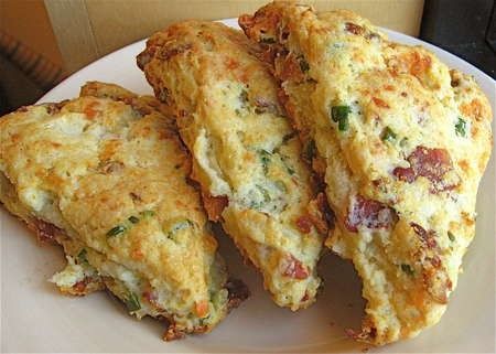 Cheddar Chive Scones, Scallion Scones, Chive Scones, Hp Sauce, Savory Scones, Scone Recipes, Bacon And Cheese, Bacon Cheddar, Wakey Wakey