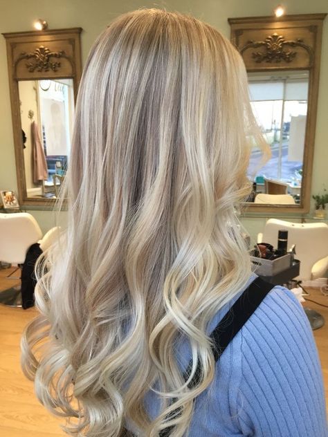 Foilyage Hair Blonde, Baby Blonde Balayage, Blonde With Brown Highlights, Vanilla Blonde Balayage, Style Hair Extensions, Baby Blonde Hair, Cute Blonde Hair, Blonde Hair Goals, Perfect Blonde Hair