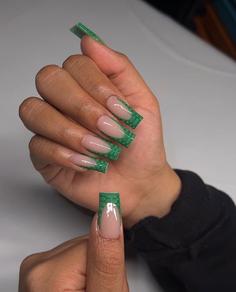 @JBSTYLD on insta 🫶🏽 Long Nail Art Ideas, Nails Art Easy, Nails Art Simple, Nail Art 2022, Nail Art 2023, In My 20s, Long Nail Art, Art Hacks, Green Nail Designs