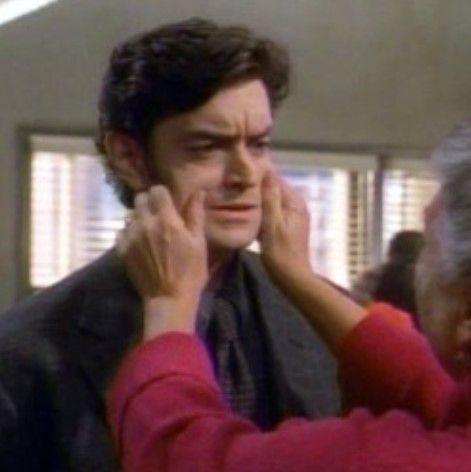 "Judging Amy" Timothy Omundson as Sean Potter. Those cheek-squeezing hands belong to Tyne Daly as Maxine Grey. Tyne Daly, Timothy Omundson, Carlton Lassiter, Psych, Art Reference, Sketch Book, It Cast, Memes, Grey