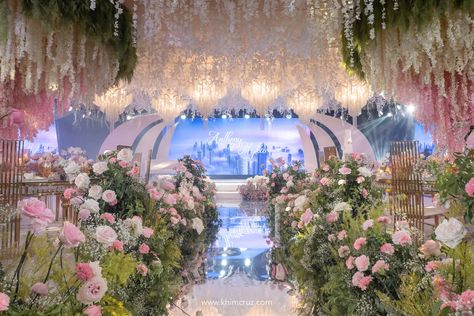 Debut Ceiling Design, Garden Theme Debut, Enchanted Debut Theme, Garden Debut Theme, Debut Photobooth, 18th Themes, Ethereal Debut Theme, Dekor Nikahan, 18th Debut Theme