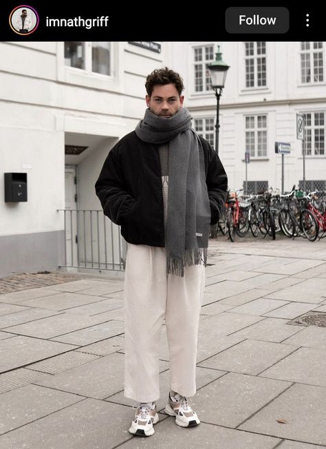 Men Outfits With Scarfs, Men Outfit With Scarf, Scarf Man Outfit, Street Style London 2024, Scarf Outfits Men, Men’s Scarf Outfit, Man Winter Style, Winter Look Men, Men Scarf Outfit