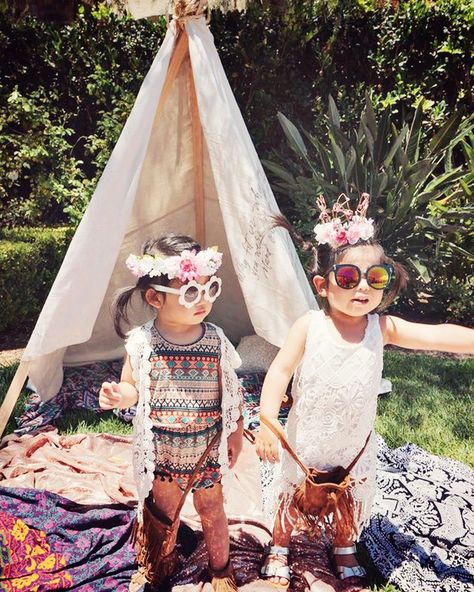 Kidchella Party, Coachella Birthday Party, Auntie Things, Joy Birthday, Coachella Birthday, Wildflower Party, Festival Themed Party, Luxury Picnics, Coachella Party