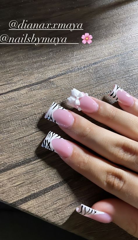 Medium Duck Nails With Charms, Short Acrylic Duck Nails, Freestyle Nail Sets, Short Duck Nails Acrylic Y2k, Classy Duck Nails, Short Duck Nails Acrylic Junk, Duck Nail Designs Y2k Short, Y2k Short Junk Nails, Subtle Duck Nails