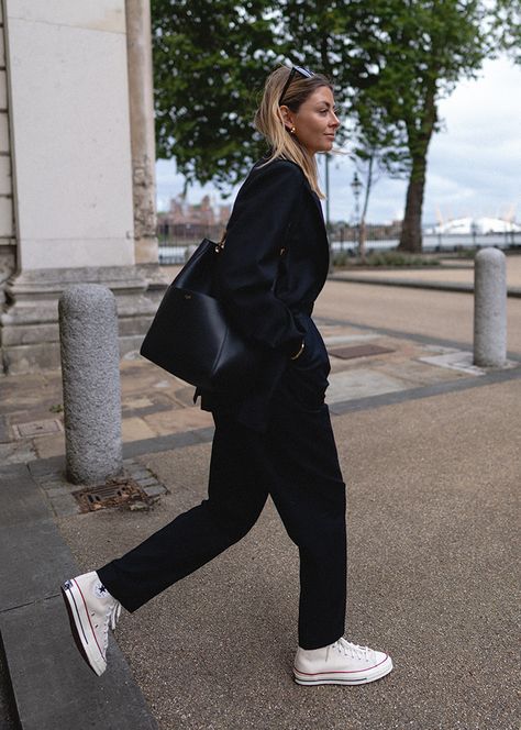 Emma Hill style, black blazer, black tailored trousers, Celine Seau Sangle bucket bag, parchment converse hi tops, chic casual outfit_ Svarta Outfits, Emma Hill, Converse Outfits, Clean Aesthetic, Outfits With Converse, Looks Street Style, Casual Chic Outfit, Blazer Outfits, 가을 패션