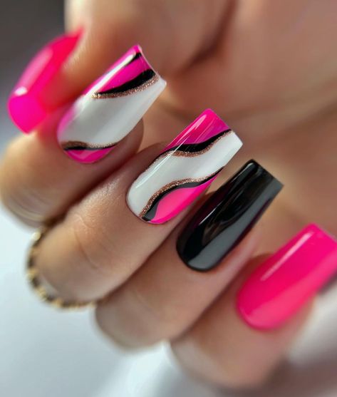 23 Best Summer Manicure Colors 2024 for Fair Skin – Pink, Gel, and Street Ideas Bright Pink And White Nails, Summer Pink Acrylic Nails, Summer Manicure Colors, Black And Pink Marble, Pink Marble Nails, Pink White Nails, Manicure Colors, Nail Art Techniques, Summer Manicure