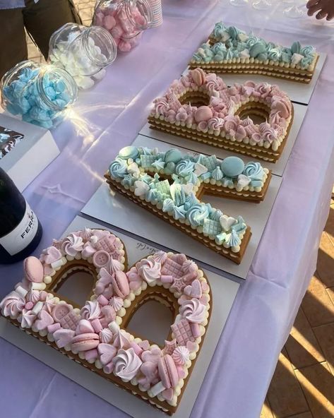 Baby Gender Reveal Cake Ideas, Rabbit Gender Reveal, Baby Gender Reveal Cake, Reveal Cake Ideas, Gender Reveal Cake Ideas, Unique Gender Reveal Party Ideas, Gender Reveal Dessert, Gender Reveal Food, Gender Reveal Baby Shower Themes