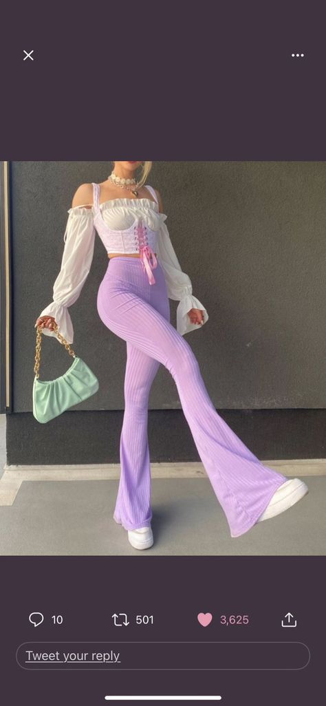 Lavender Leggings Outfit, Flare Pants Outfits, Flare Leggings Outfit, Flare Yoga Pants Outfit, Fashion Goals, Flared Leggings, Leggings Outfit, Yoga Pants Outfit, Pink Pants