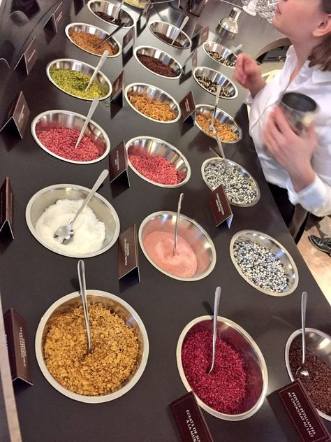 The dipping bar to design your own Magnum ice cream with a number of different flavours and toppings! Cafe Ice Cream, Cool Ice Cream, Waffle Shop, Magnum Ice Cream, Ice Shop, Ice Cream Business, Ice Cool, Frozen Yogurt Shop, Gelato Shop