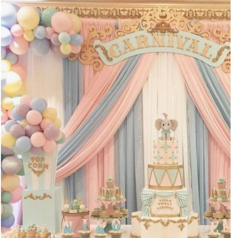 Colorful balloon and pink and grey background decor for baby girl birthday party Dumbo Birthday Party, Theme Bapteme, Princess Backdrops, Carnival Baby Showers, Carousel Birthday Parties, Carousel Party, Carousel Birthday, Circus Birthday Party, Events Design