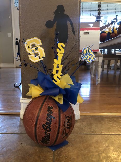 Senior Basketball Table Ideas, Basketball Flower Arrangements, Basketball Table Centerpieces, Senior Basketball Night Ideas, Basketball Centerpiece Ideas Banquet, Basketball Senior Night Table Ideas, Senior Night Ideas Basketball, Basketball Centerpiece Ideas, Sports Celebration