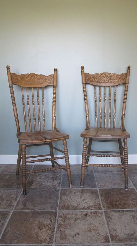 Transform your antique chairs into the gorgeous rustic chic chairs you always wanted! #diy #diyhomedecor #chairs #furniture Pressback Chairs, French Dining Chairs, Vintage Couch, Chic Chair, Boho Chair, Ikea Chair, Chair Makeover, Old Chairs, Painted Chairs