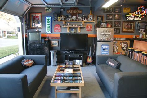 man cave in garage Man Cave Ideas, Garage Game Rooms, Man Garage, Ultimate Man Cave, Ultimate Garage, Man Cave Basement, Man Cave Home Bar, Garage Conversion, Garage Makeover