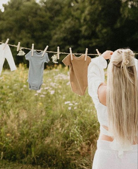 Baby Announcement Clothesline, Clothes Line Baby Announcement, Maternity Shoot Outfit, Pregnancy Announcement Pictures, Announcement Pictures, Announcement Photoshoot, Pregnancy Announcement Photoshoot, Baby Announcement Photoshoot, Cute Pregnancy Pictures