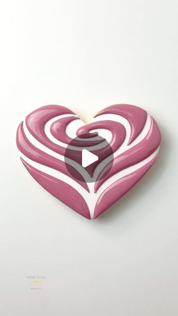 Rose Cookies Decorated Royal Icing, Royal Icing Biscuits, Sugar Cookie Royal Icing Decorating, Heart Royal Icing Cookies, Love Cookies Decorated, Sugar Cookie Decorating Ideas, Royal Icing Tutorial, Flavored Sugar Cookies, Cookie Decorating Videos