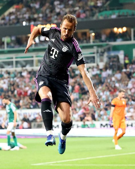 HARRY KANE ON HIS DEBUT!!!!! 🔴⚪ #SVWFCB 0-2 (74') @harrykane | Instagram Harry Kane Wallpapers, Kane Harry, Kane Wallpaper, Kpop News, England National Team, Harry Kane, Most Handsome Men, Football Wallpaper, Tottenham Hotspur