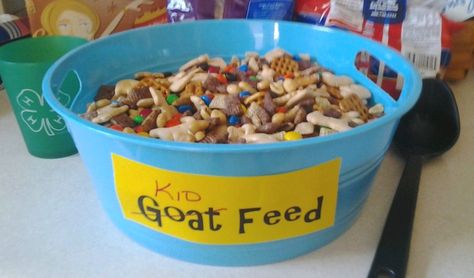 I made a fun snack for the 4H meeting...GOAT (KID) FOOD.  Simple ingredients: waffle pretzels, chocolate chex cereal, peanuts, animal crackers, and chocolate candies.  Only took 3 minutes to dump it all in the "trough"! Zoo Birthday Party Food, Bible School Snacks, Petting Zoo Birthday, Country Birthday Party, Pretzels Chocolate, Chocolate Chex, Animal Snacks, Feeding Goats, Food Simple