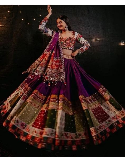 Purple print real mirror work gujarati garba navratri lehenga chaniya choli Printed Lahenga, Kinjal Dave, Gujarati Garba, Lehenga Heavy, Garba Navratri, Dandiya Dress, Garba Outfit, Chaniya Choli Designs, Navratri Lehenga