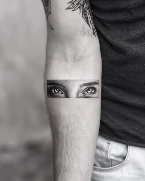 Women’s Eyes Tattoo, Women Eye Tattoo Ideas, Tattoo Of Eyes For Women, Eyes On Hand Tattoo, Eyes Tatoos Ideas, Tattoo Eyes Realistic, Small Eyes Tattoo, Tattoo Eyes Woman, Gf Eyes Tattoo