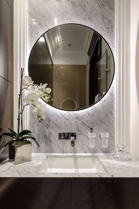 10 Gorgeous and Modern Powder Room Design Ideas #small #elegant #tiny #farmhouse #onbudget  We shares powder room design and decorating ideas in every style, including vanities, sinks, mirrors, decor and more. Modern Powder Room Design, Powder Room Design Ideas, Mirrors Decor, Modern Powder Rooms, Modern Powder Room, Tiny Farmhouse, Bilik Air, Powder Room Design, Mirror On The Wall