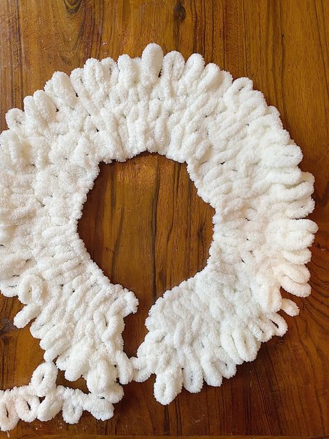 Alize Yarn, Chunky Blanket Pattern, Crochet Tree Skirt, Diy Christmas Tree Skirt, Dress Form Christmas Tree, 100 Year Old Home, Clover Pom Pom Maker, Loopy Yarn, Finger Knitting Projects