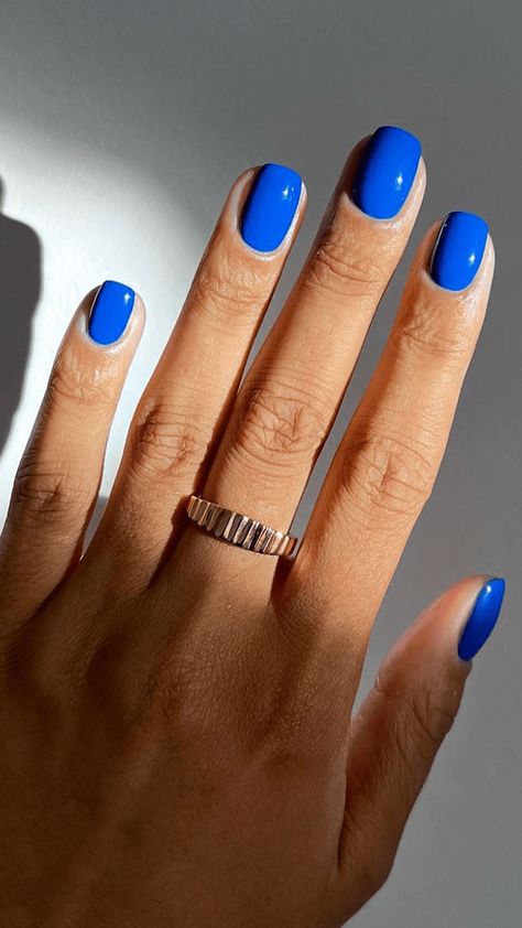 15 Electric Blue Nail Ideas That Are Bright and Bold Blue Sns Nails Colors, Bright Nail Colours, Blue Gel Manicure, Nails Electric Blue, Electric Blue Nails Acrylic, Nails Royal Blue, Electric Blue Nails Design, Electric Blue Nails, Bright Blue Nails