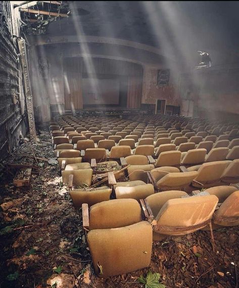 Abandoned Places on Twitter: "Abandoned theater in Scranton, Pennsylvania.… " بيوت ملكية, Desert Places, Apocalypse Aesthetic, Post Apocalypse, Urban Exploration, Abandoned Buildings, End Of The World, Daily Art, Abandoned Places