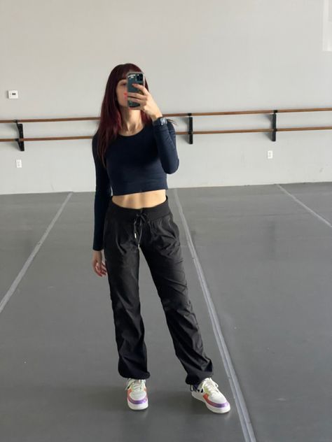 Lululemon Dance Studio Pants Outfit Aesthetic, Lulu Studio Pants, How To Style Dance Studio Pants, Lulu Pants Outfit, Lulu Dance Pants Outfit, Dance Studio Pants Lululemon Outfit, Lululemon Dance Pants Outfit, Studio Pants Outfit Lululemon, Lululemon Dance Pants