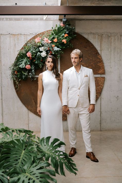 Paradise is a place on earth. We believe that after seeing this modern elopement with boho jungalow vibes at a luxe Costa Rican villa! From the sleek halter wedding dress to the monstera leaf wedding decor to the rattan candle hurricanes, we have a feeling this contemporary take on tropical weddings will have couples flocking to rainforests for their destination nuptials in no time. Jungalow Wedding, Tropical Luxe, Tropical Weddings, Modern Elopement, Africa Wedding, Halter Wedding, Halter Wedding Dress, Forever Wedding, Luxe Wedding