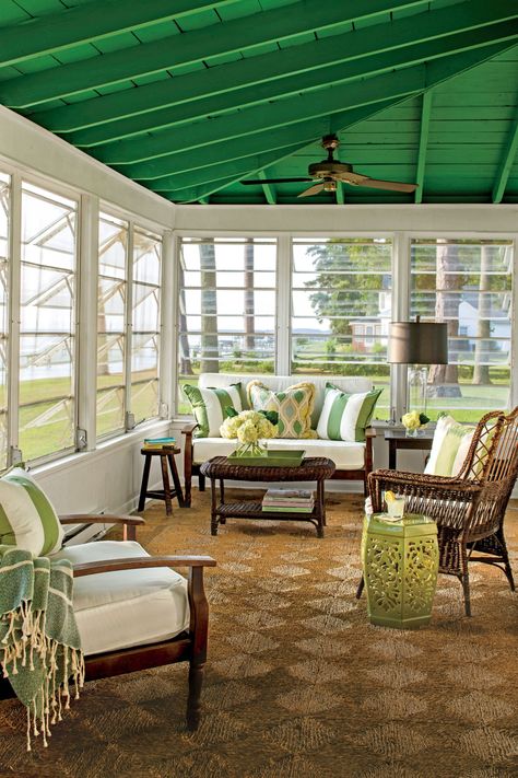 Screened Porch Decorating, Porch Kits, Porch Design Ideas, Screened Porch Designs, Building A Porch, Enclosed Porches, Sunroom Designs, Screen Porch, House With Porch