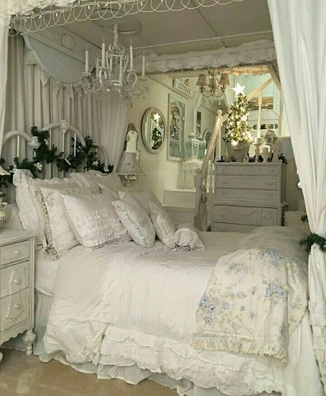 Simple Cozy Room, French Room Aesthetic, Cottage Aesthetic Bedroom, Princesscore Room, Vintage Coquette Room, Shabby Chic Romantic Bedroom, Dream Bedroom Inspiration, Bed In Closet Ideas, Coquette Room