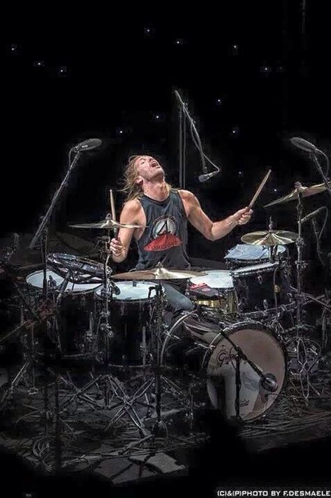 Taylor Hawkins Taylor Hawkins Quotes, Taylor Hawkins Drawing, Foo Fighters Taylor Hawkins, Taylor Hawkins Drumming, Taylor Hawkins Wallpaper, Taylor Foo Fighters, Foo Fighters Wallpaper, Rip Taylor, There Goes My Hero