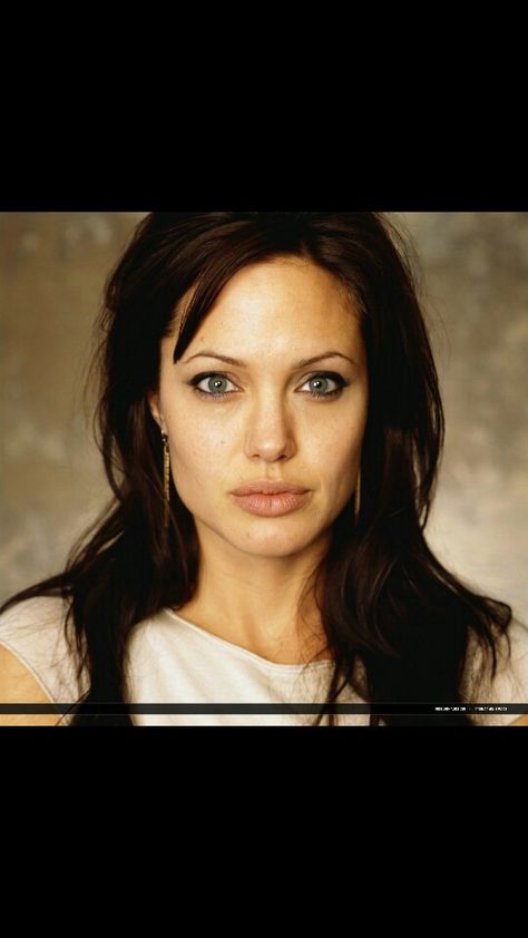 Angie Angelina Jolie No Makeup, 1970 Hairstyles, Angelina Jolie Makeup, 1950s Hairstyles, Jolie Pitt, Still Love Her, My Kind Of Woman, No Makeup, Love Makeup