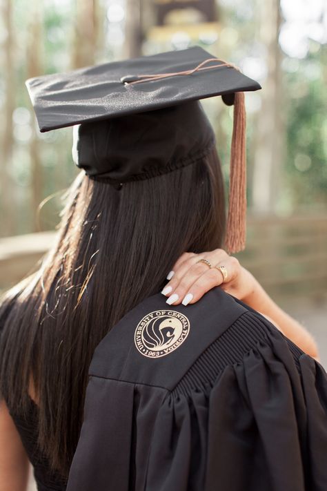 Graduation photos at the University of central Florida. Go Knights! UCF graduation photos ! Ucf Graduation Pictures, Ucf Grad, Masters Graduation Pictures, Grad Picture Ideas, Masters Graduation, College Graduation Photoshoot, College Graduation Pictures Poses, Grad Photography, Graduation Cap And Gown