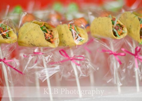 Taco Cake Pops  286-popstars-kristen_lg Taco Cake Pops, Cake Pops Tutorial, Taco Cake, Mexican Cake, Cake Pops Recipe, Dragons Love Tacos, Pop Cupcakes, Cake Pop Ideas, Pops Cake