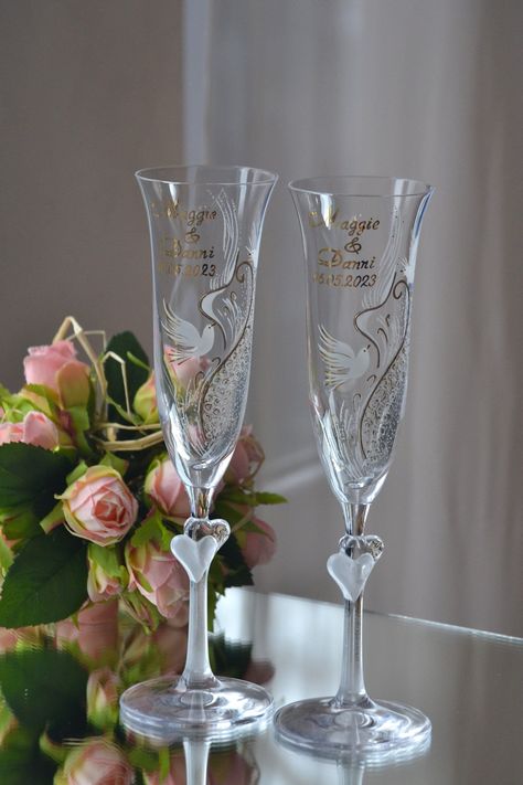 Dove Wedding, Wedding Doves, Toasting Flutes Wedding, Wedding Wine Glasses, Idea Wedding, Wedding Flutes, Toasting Glasses, Hand Painted Wedding, Toasting Flutes