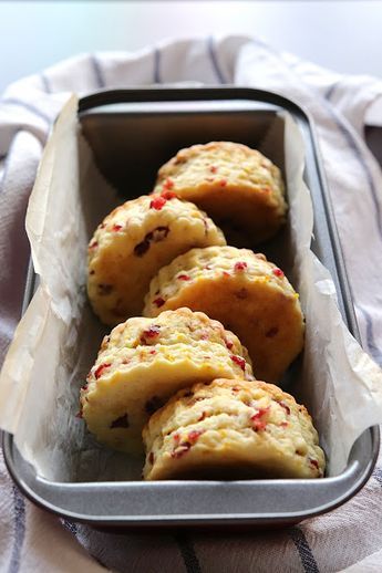 Orange, Cranberry Cream Scones - The colorful cranberries and orange specks make these so inviting. Baking Scones, Cranberry Orange Scones, Cranberry Scones, Scones Recipe Easy, Orange Scones, Homemade Scones, Orange Cranberry, Cream Scones, Breakfast Sweets